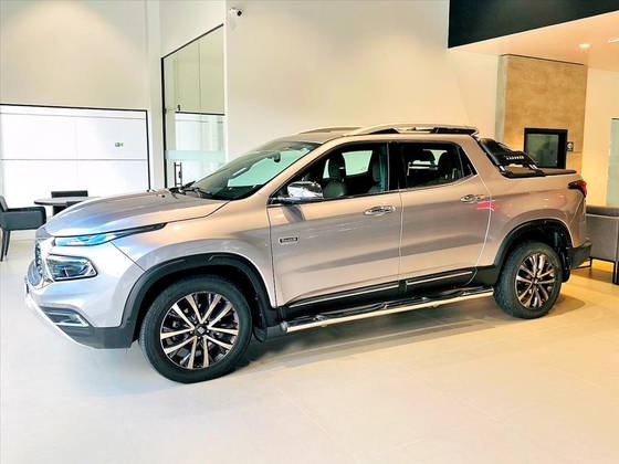 FIAT TORO 2.0 16V TURBO DIESEL RANCH 4WD AT9 FIAT TORO 2.0 16V TURBO DIESEL RANCH 4WD AT9
